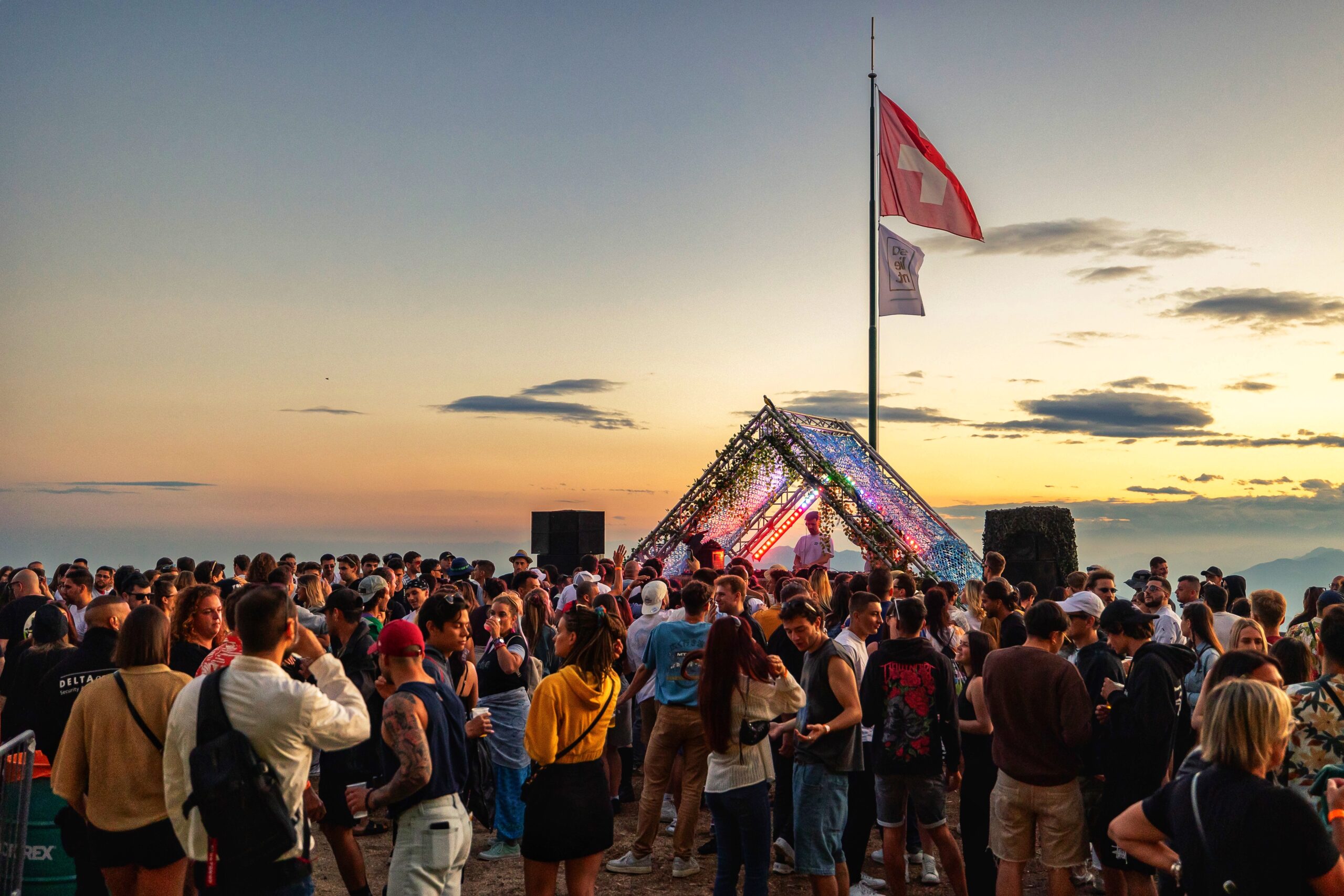 Sighignola: Salient Sunset concerti panoramici. Nella foto un momento durante il Salient Sunset alla terrazza del Monte Sighignola di Arogno.
© Ti-Press / Massimo Piccoli